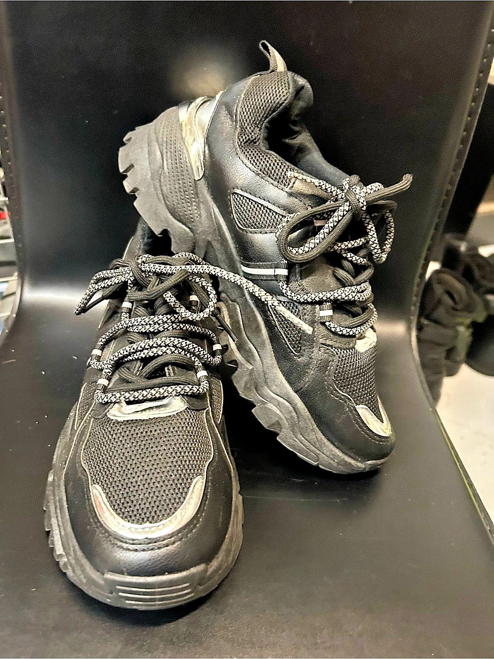 Awwsome new Chrome silver Chunky Sneakers in Black & Silver womens 8